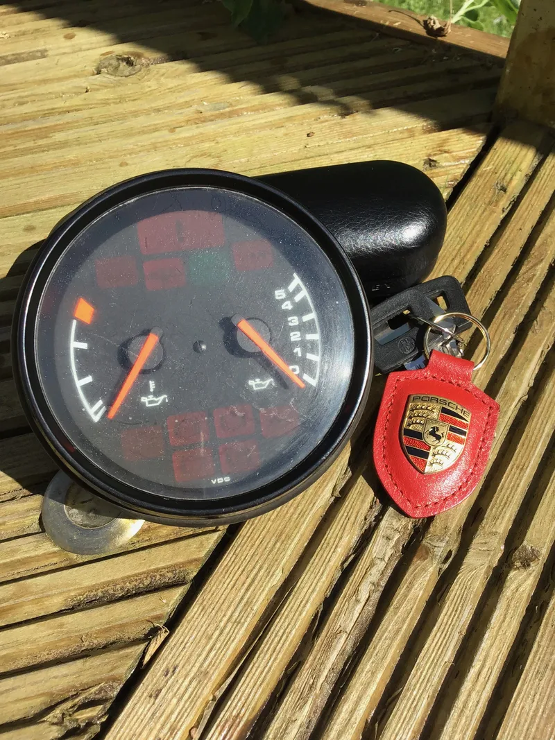 SOLD Porsche 911 Oil Gauge - 964 C4